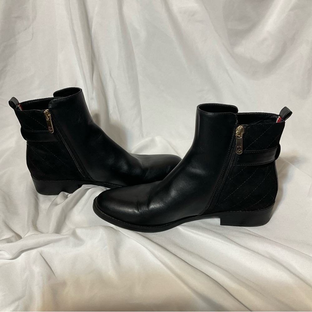 Tommy Hilfiger BootsWomens 8.5M Black Leather Side Zip Quilted Ankle Booties - Picture 5 of 7